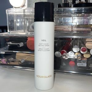 Hourglass Veil Soft Focus setting spray